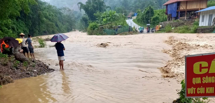 Mưa lớn xảy ra tại một số huyện ở Nghệ An dẫn đến tình trạng ngập lụt - Ảnh: N.THẮNG