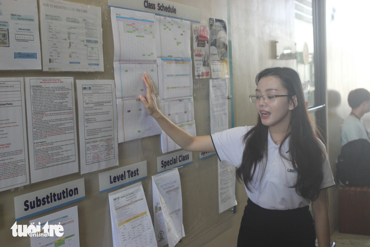 Để hỗ trợ học viên Việt Nam, nhiều trung tâm tiếng Anh tại Philippines có quản lý người Việt Nam. Trong ảnh: Quản lý sinh viên Việt Nam của Trường Anh ngữ quốc tế I.Breeze tại thành phố Cebu, Philippines - Ảnh: HÀ BÌNH