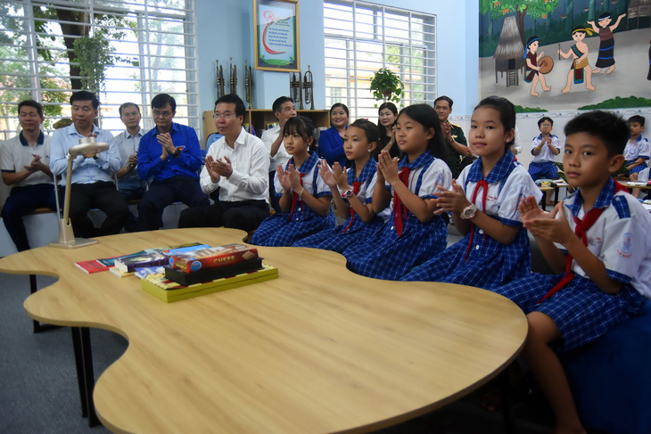 Chủ tịch nước dự lễ khánh thành công trình &quot;Không gian đọc sách, tương tác và sinh hoạt Đội” tại Trường tiểu học Tân Xuân C (TP Đồng Xoài, tỉnh Bình Phước) - Ảnh: A LỘC