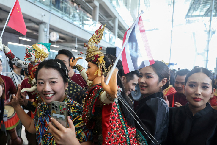 Du khách Trung Quốc được chào đón nồng hậu ở Bangkok, Thái Lan - Ảnh: REUTERS