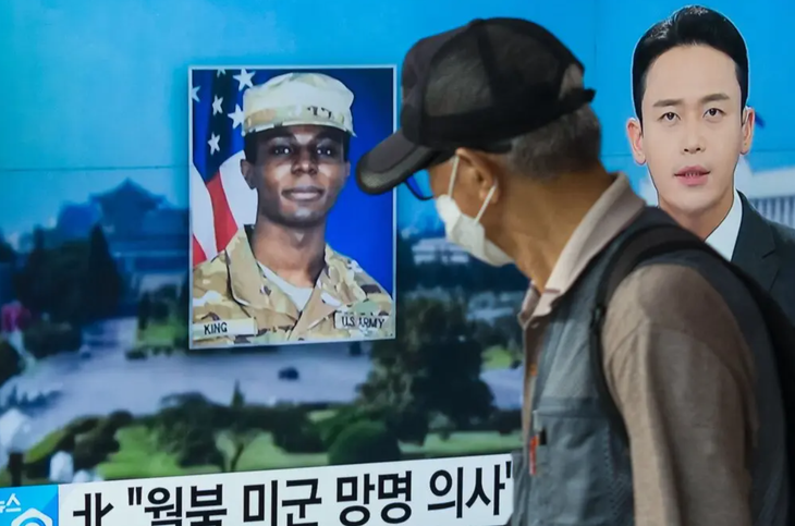 Binh sĩ Mỹ Travis King trên một bản tin của Hàn Quốc - Ảnh: GETTY IMAGES