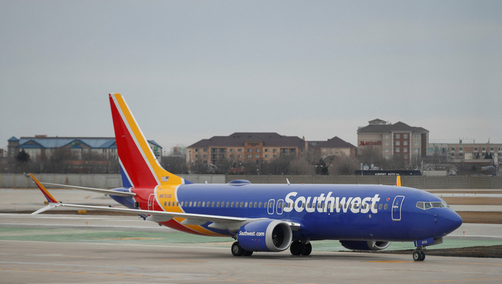 Máy bay hãng hàng không Southwest Airlines hạ cánh xuống sân bay quốc tế Midway ở Chicago, Illinois, Mỹ - Ảnh: REUTERS