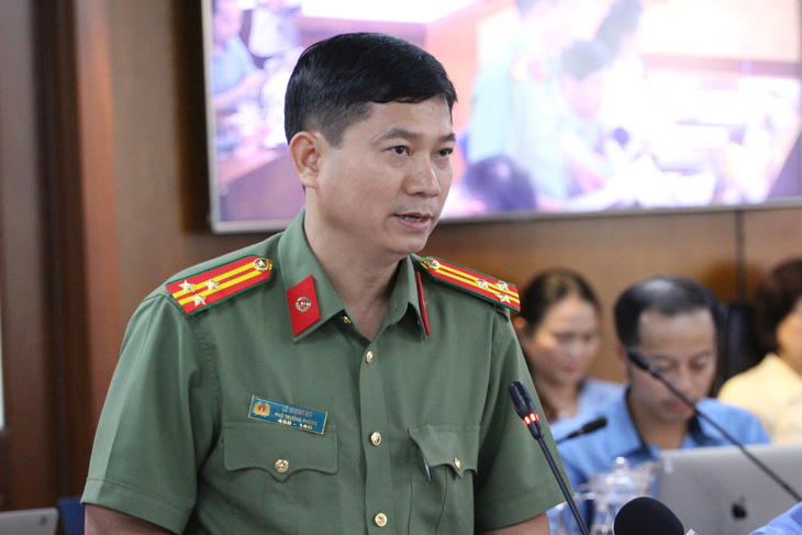Thượng tá Lê Mạnh Hà - phó Phòng tham mưu Công an TP.HCM - thông tin tại họp báo - Ảnh: T.N
