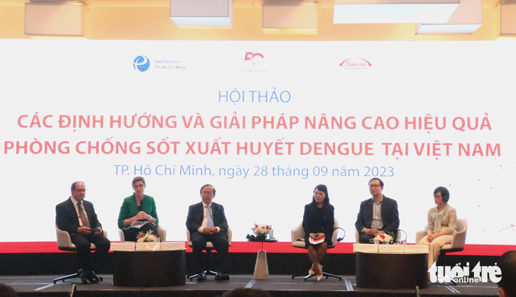 Chuyên gia y tế trong nước và quốc tế thảo luận về các sáng kiến và phương pháp nhằm nâng cao hiệu quả phòng chống sốt xuất huyết tại Việt Nam - Ảnh: X.MAI