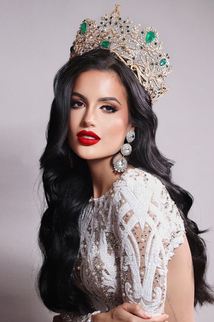 Valentina Martínez Landk œr - Miss Grand Venezuela 2023. Cô là một nhân tố hứa hẹn mang đến nhiều bất ngờ cho cuộc thi năm nay. Cô sở hữu nét đẹp sắc sảo đặc trưng của châu Mỹ