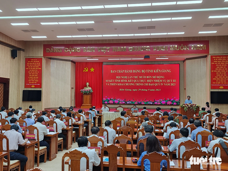 Hội nghị Ban chấp hành Đảng bộ tỉnh Kiên Giang mở rộng lần thứ 14 đã thảo luận sôi nổi về chủ đề du lịch và nuôi biển - Ảnh: BỬU ĐẤU