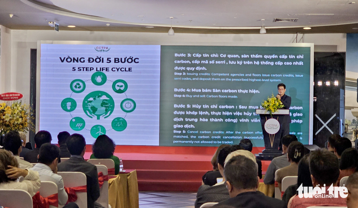 Ông Nguyễn Võ Trường An - phó tổng giám đốc Công ty cổ phần Sàn giao dịch tín chỉ carbon ASEAN - chia sẻ việc giao dịch tín chỉ carbon trong tương lai - Ảnh: NGỌC HIỂN