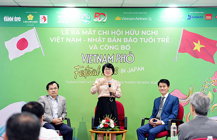 Ban tổ chức giải đáp thắc mắc của các phóng viên liên quan chương trình Vietnam Phở Festival - Ảnh: DUYÊN PHAN