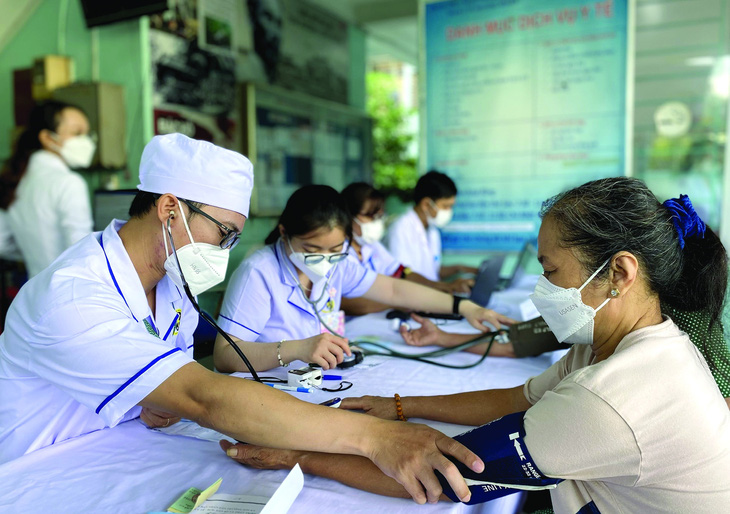 Khám sức khỏe miễn phí cho người cao tuổi tại phường Sơn Kỳ, quận Tân Phú (TP.HCM) trong tháng 8 vừa qua. Ảnh: XUÂN MAI