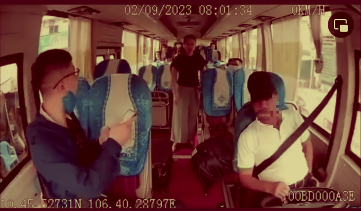 Hình ảnh tài xế N.T.B. đột quỵ được cắt từ đoạn video camera hành trình trên xe Vinh Hoa ghi lại