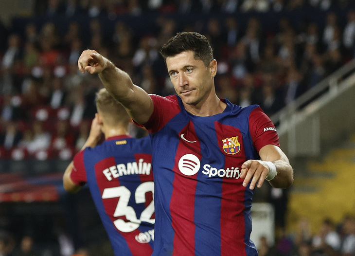 Barca trở lại ngôi đầu La Liga sau chiến thắng trước Sevilla - Ảnh: REUTERS