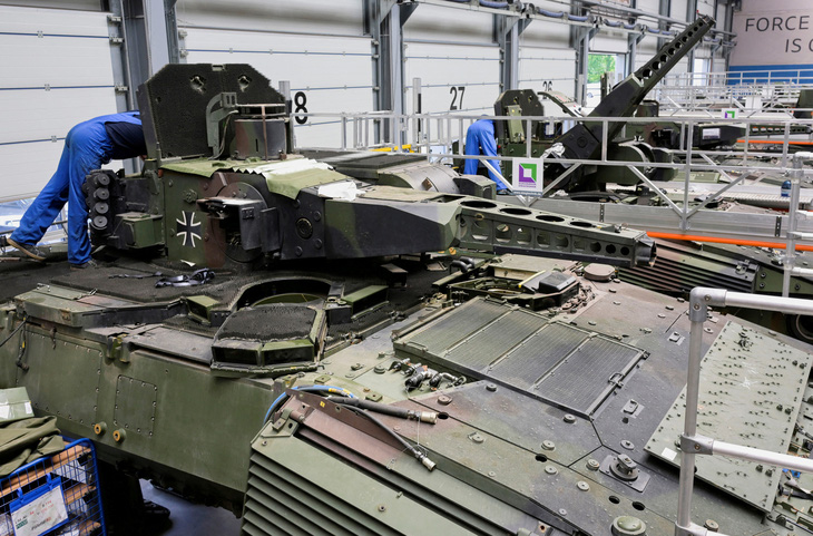 Nhà máy của Công ty Rheinmetall của Đức, nơi sản xuất vũ khí và đạn dược cho xe tăng và pháo binh, ở Unterluess, Đức, hồi tháng 6-2023 - Ảnh: REUTERS