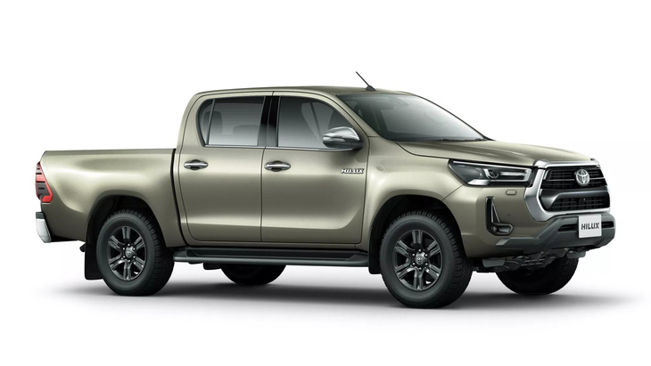 Toyota bất ngờ quan tâm tới Hilux khi xe đã tiến tới cuối vòng đời khi cập nhật trang bị tiêu chuẩn trong 2023 và bổ sung bản hybrid bổ trợ vào 2024 - Ảnh: Toyota