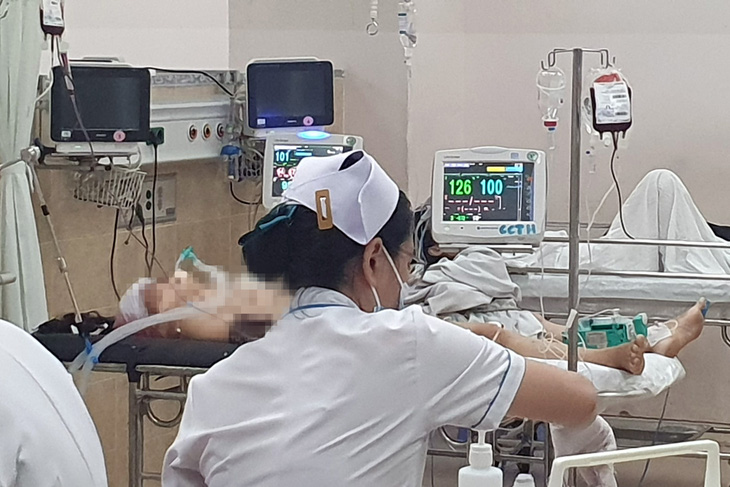 Một nạn nhân đang tiếp tục được điều trị tại Bệnh viện Đa khoa Đồng Nai - Ảnh: AN BÌNH