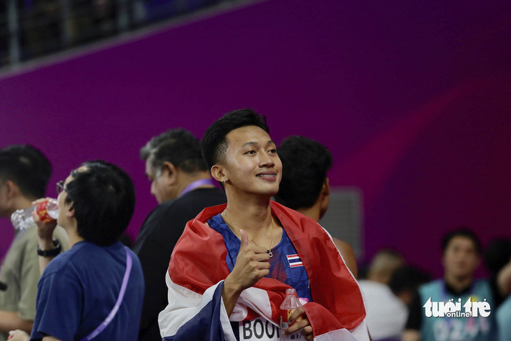 Thần đồng 17 tuổi Puripol Boonson giúp Thái Lan giành huy chương bạc điền kinh nội dung 100m nam - Ảnh: ĐỨC KHUÊ