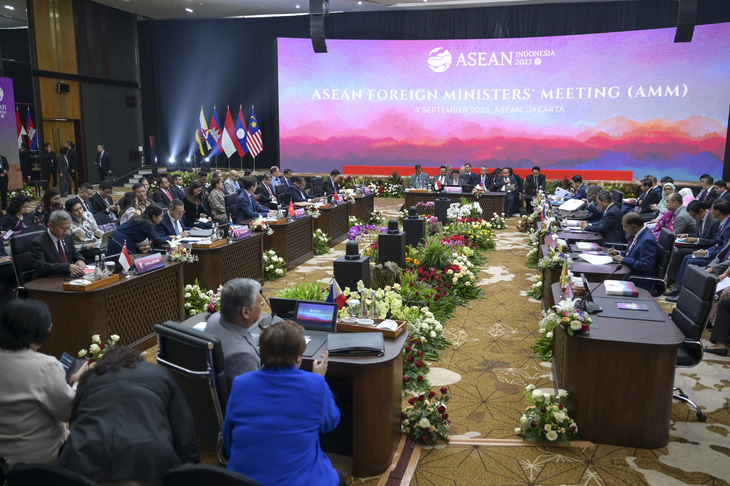Ngoại trưởng Retno khẳng định ASEAN tiếp tục đi đầu trong việc định hình các động lực khu vực và đảm bảo một khu vực Ấn Độ Dương - Thái Bình Dương hòa bình và bao trùm. ASEAN cũng thể hiện vai trò và sức hút của mình với việc ngày càng nhiều quốc gia gia nhập Hiệp ước Thân thiện và Hợp tác ở Đông Nam Á (TAC) và trở thành đối tác của ASEAN, cho thấy “sức mạnh hiệu triệu” của ASEAN và sự công nhận rộng rãi các chuẩn mực và giá trị của ASEAN - Ảnh: AFP
