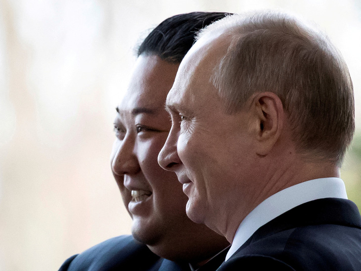 Tổng thống Nga Vladimir Putin và nhà lãnh đạo Triều Tiên Kim Jong Un tại Vladivostok, Nga, ngày 25-4-2019 - Ảnh REUTERS