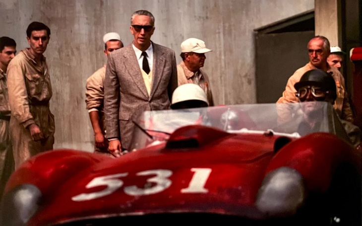 Đóng vai nhà sáng lập Ferrari nhưng không được lái "Ngựa chồm"