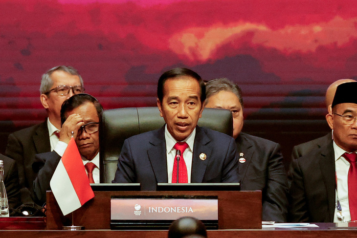 Tổng thống Indonesia Joko Widodo phát biểu tại phiên họp toàn thể Hội nghị Cấp cao ASEAN lần thứ 43, tổ chức ở Jakarta (Indonesia) ngày 5-9 - Ảnh: REUTERS