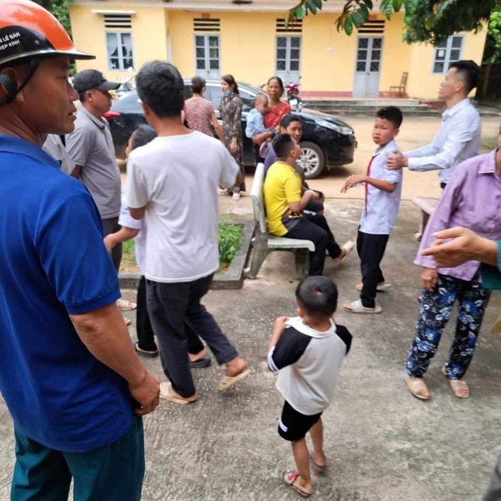 Hiện trường vụ nổ bóng bay tại Trường tiểu học Yên Phú, huyện Yên Định, Thanh Hóa sáng 5-9 - Ảnh: người dân cung cấp