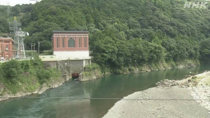 Hiện trường xảy ra vụ việc 2 người bị đuối nước tại con sông ở tỉnh Wakayama, trong đó một người đã tử vong, người còn lại đang trong tình trạng nguy kịch - Ảnh: NHK
