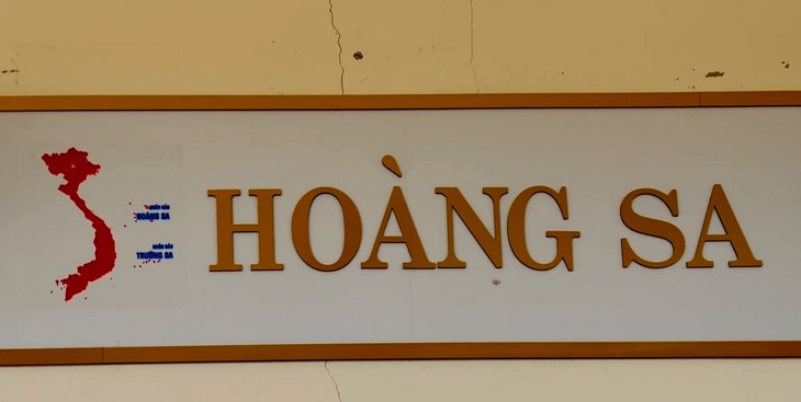 Khu nhà của khối tiểu học Trường A Xing đã được gắn biển tên mới là Hoàng Sa - Ảnh: QUỐC NAM
