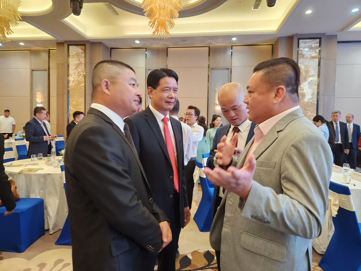 Doanh nghiệp Việt Nam và Trung Quốc trao đổi tại chương trình giao lưu - kết nối kinh doanh chiều 5-9 - Ảnh: CHÍ QUỐC