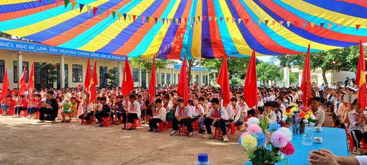 Lễ khai giảng tại Trường phổ thông dân tộc bán trú THCS xã Mường Toong - Ảnh: V.TÂM