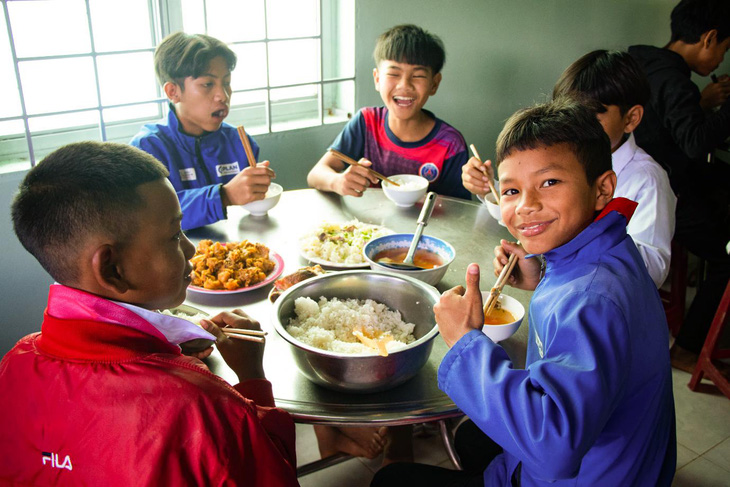 CHIN-SU tài trợ ‘Một triệu bữa cơm có thịt’ cho trẻ vùng cao - Ảnh 5.