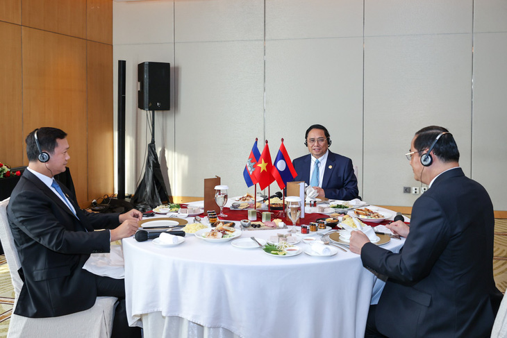 Cuộc ăn sáng làm việc giữa Thủ tướng Phạm Minh Chính với Thủ tướng Lào và Thủ tướng Campuchia - Ảnh: NHẬT BẮC