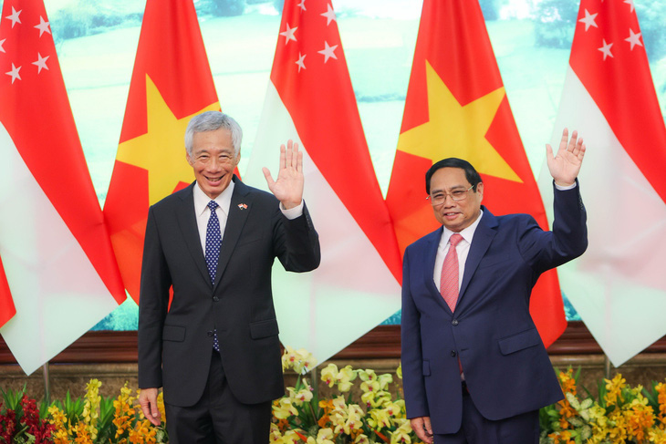 Thủ tướng Phạm Minh Chính và Thủ tướng Singapore Lý Hiển Long trong cuộc hội đàm chính thức vào ngày 28-8 tại Hà Nội - Ảnh: NGUYỄN KHÁNH
