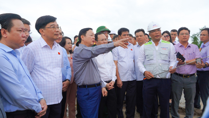 Phó thủ tướng Trần Hồng Hà kiểm tra dự án cao tốc Cần Thơ - Cà Mau - Ảnh: N.V