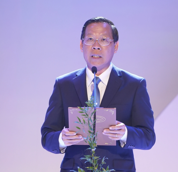 Ông Phan Văn Mãi phát biểu khai mạc Gala Đêm Việt Nam - Ảnh: BTC