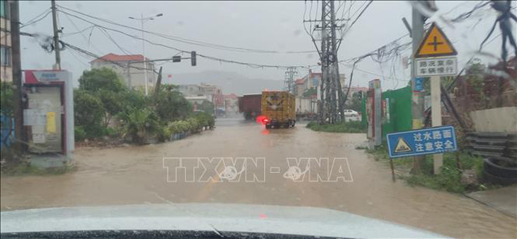 Tuyến đường bị ngập sau những trận mưa lớn do ảnh hưởng của bão Haikui tại Chương Châu, Phúc Kiến, Trung Quốc ngày 4-9 - Ảnh: THX/TTXVN
