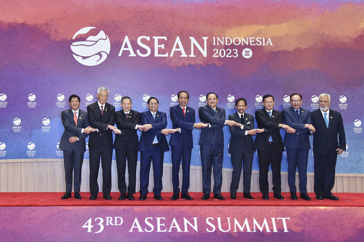 Thủ tướng Phạm Minh Chính và Trưởng đoàn các nước ASEAN tại lễ khai mạc Hội nghị cấp cao ASEAN 43 - Ảnh: VGP/Nhật Bắc