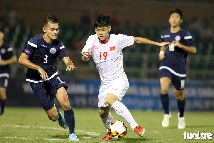 Tiền vệ U23 Việt Nam Nguyễn Hữu Nam từng khoác áo tuyển U19 và lập cú đúp trong trận thắng 4-1 trước U19 Guam ở vòng loại U19 châu Á 2020 - Ảnh: HOÀNG TÙNG