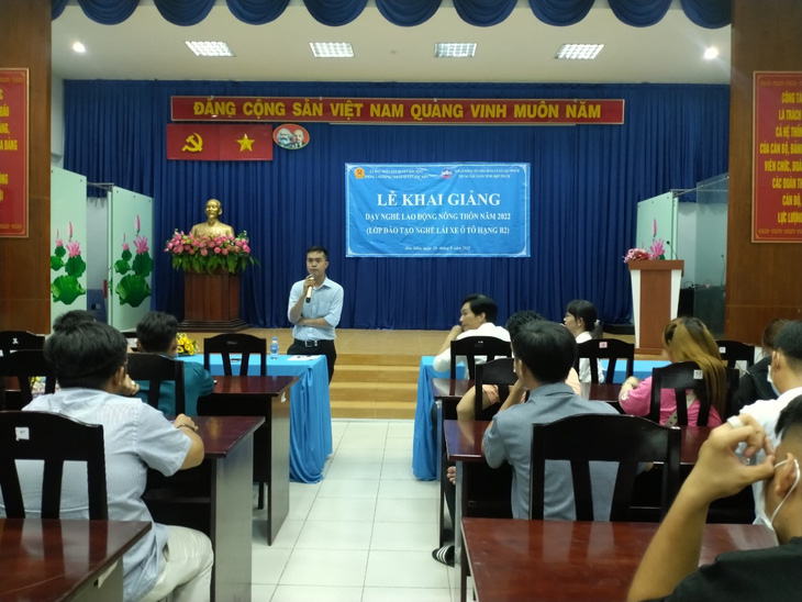 Huyện Hóc Môn mời đơn vị dạy nghề cho lao động nông thôn - Ảnh 1.