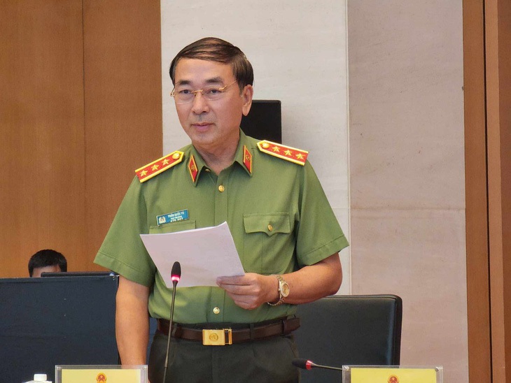 Thượng tướng Trần Quốc Tỏ phát biểu tại phiên họp - Ảnh: GIA HÂN