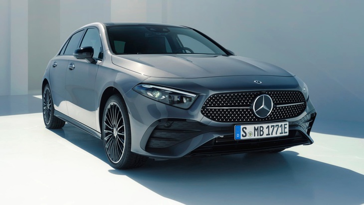 A-Class vẫn luôn là một trong những chủ lực doanh số hàng đầu của Mercedes-Benz. Nhưng trong vài năm trở lại đây, vị thế xe không còn như xưa vì sự xuất hiện của GLA và GLB - Ảnh: Drive