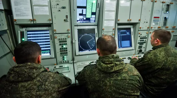Các sĩ quan thuộc lực lượng phòng không Nga - Ảnh: RIA NOVOSTI