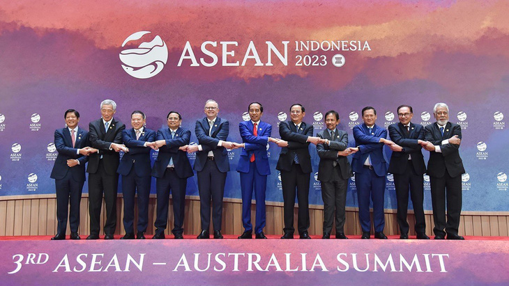Thủ tướng Úc Anthony Albanese (thứ 5 từ trái qua) khẳng định luôn coi trọng ASEAN - Ảnh: TUẤN ANH