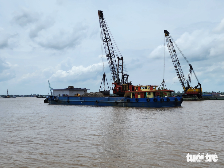 Hàng loạt giấy phép khai thác cát đã bị UBND tỉnh An Giang thu hồi theo kết luận của Thanh tra Chính phủ - Ảnh: BỬU ĐẤU