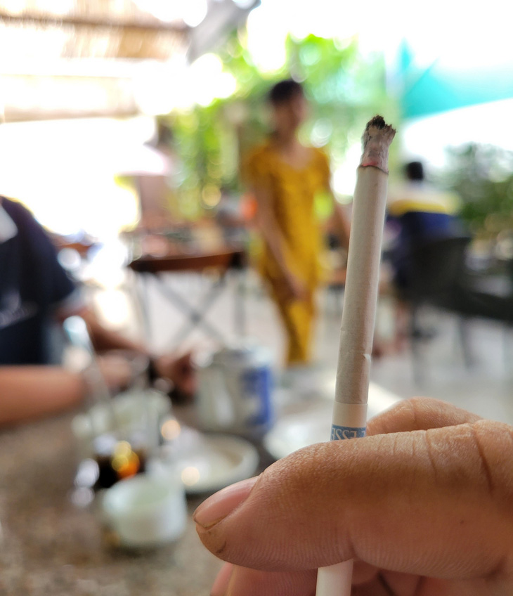 Cần Thơ chưa xử phạt trường hợp nào vi phạm hút thuốc lá nơi công cộng trong 10 năm qua - Ảnh: CHÍ QUỐC