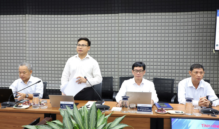 Ông Trần Đình Ân - phó tổng giám đốc EVNGENCO3 - báo cáo kết quả sản xuất kinh doanh 7 tháng đầu năm 2023
