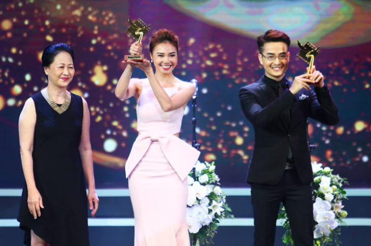 Nguyễn Thanh Tú và Ninh Dương Lan Ngọc nhận Cánh diều vàng Nam và Nữ diễn viên chính (phim điện ảnh) xuất sắc năm 2015