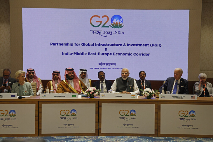 (Từ trái sang) Chủ tịch Ủy ban châu Âu Ursula von der Leyen, Thái tử Saudi Arabia Mohammed bin Salman, Thủ tướng Ấn Độ Narendra Modi và Tổng thống Mỹ Joe Biden dự một phiên họp trong khuôn khổ Hội nghị thượng đỉnh các nhà lãnh đạo G20 ở New Delhi, Ấn Độ ngày 9-9 - Ảnh: AFP