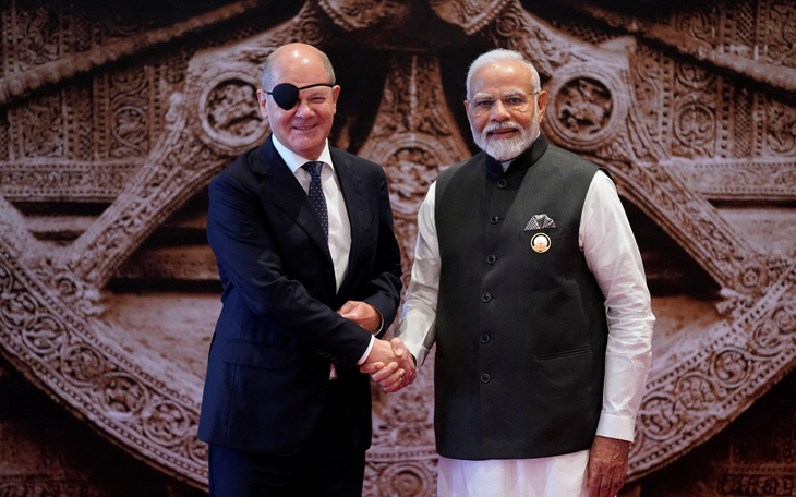 Thủ tướng Đức tươi cười với hình ảnh ‘độc nhãn’ ở Ấn Độ, G20 khởi động