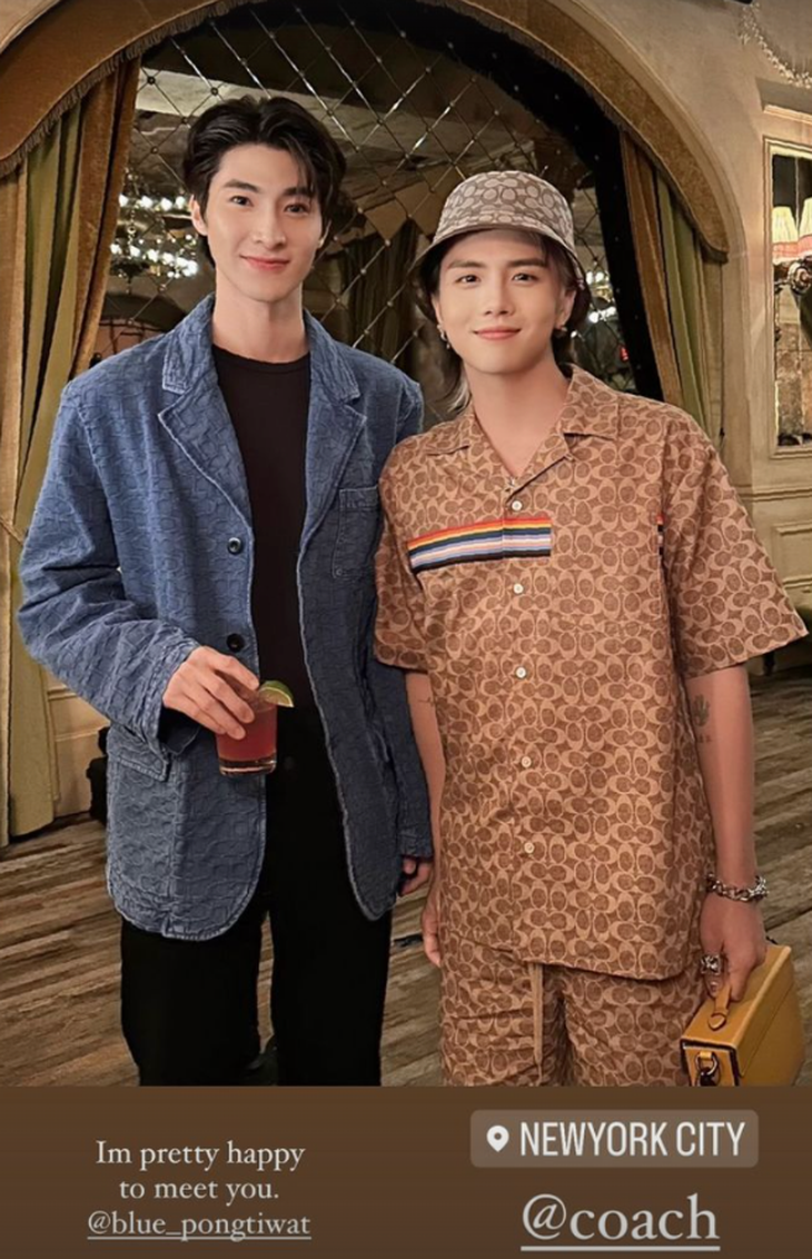 Duy Khánh check-in cùng nam diễn viên - người mẫu Blue Pongtiwat. Soái ca 10X của Mùa Hè của Hồ Ly còn hứa hẹn đưa Duy Khánh khám phá Thái Lan trong tương lai.