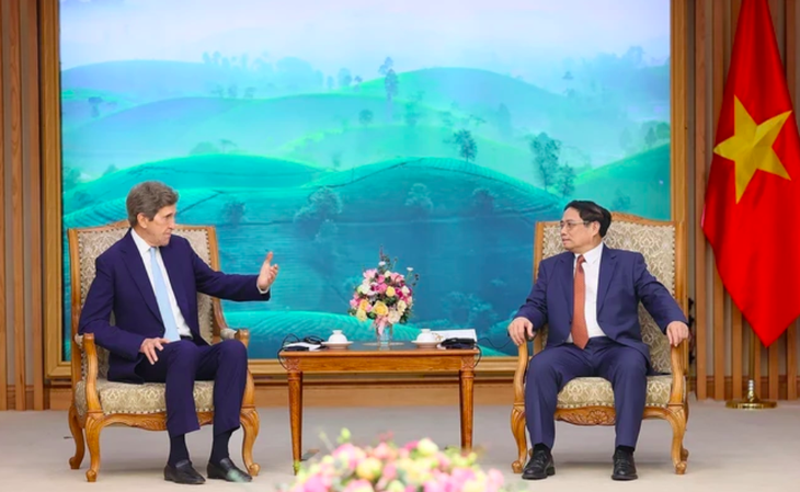 Thủ tướng Phạm Minh Chính tiếp Đặc phái viên của Tổng thống Mỹ về khí hậu John Kerry - Ảnh: TTXVN