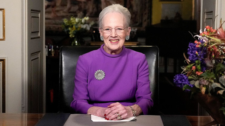 Nữ hoàng Margrethe II có bài phát biểu chúc mừng năm mới và tuyên bố thoái vị, nhường ngôi cho Thái tử Frederik, ngày 31-12-2023 - Ảnh: REUTERS